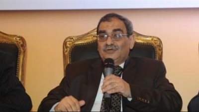 «الطاقة المتجددة»: مراجعة 4 اتفاقيات لتوليد الكهرباء من الشمس