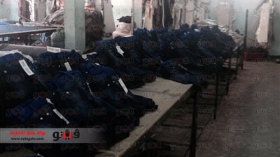 بالصور.. ضبط مصنع للجينز يضع علامات تجارية مزيفة بالإسماعيلية