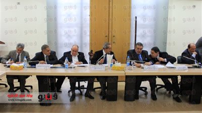 تجار الملابس يطالبون بالنظر في فرض رسوم حماية على الغزول