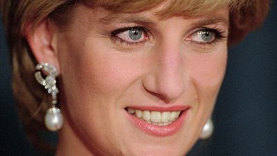 بالصور.. عرض خصلة من شعر الأميرة ديانا للبيع بـ 800 جنيه إسترلينى