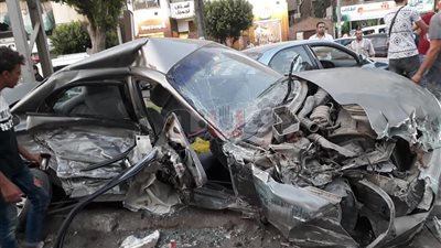 توقف الحركة المرورية بمصر الجديدة بسبب حادث ترام و7 سيارات (فيديو)