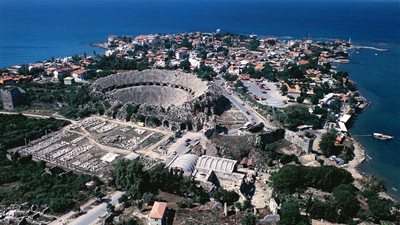 زلزال بقوة 6.1 ريختر يضرب مدينة أنطاليا التركية