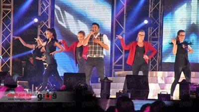 بالصور.. 6 راقصات من أوكرنيا في حفل «حماقى» بستاد القاهرة