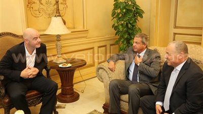 بالصور.. وزير الرياضة وأبوريدة يستقبلان رئيس الـ«فيفا»