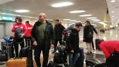 بدء توافد بعثة منتخب كرة اليد على مطار القاهرة استعدادًا للسفر إلى تونس | صور