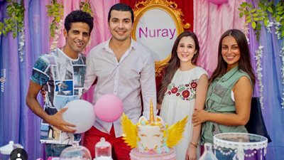 أبطال «مسرح مصر» يحتفلون بعقيقة ابنة محمد أنور (صور)