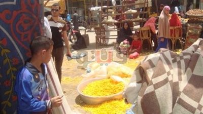 مافيا رقائق البطاطس المسرطنة تنتشر أمام مدارس بني سويف.. مخلفات المصانع تباع لتجار الجملة والتلاميذ الضحية.. طبيب: غير صالحة للاستهلاك الآدمي.. الصحة: حملات مكثفة لمنع الكارثة