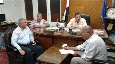 بالصور.. اجتماع طارئ لحل أزمة القمامة في شوارع دمياط