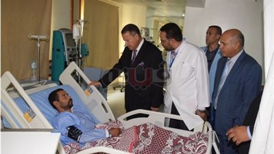 محافظ بني سويف يكلف بنقل 4 حالات قسطرة قلب من التأمين إلى العام (صور)