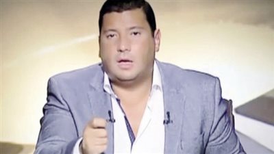 «ازدراء الأديان» تهمة تلاحق المشاهير.. المحكمة تؤيد حبس «البحيري» 5 سنوات.. «الإرهاب والكباب» يضع «الزعيم» في دائرة الاتهام.. «ناعوت» تسخر من شعيرة &#