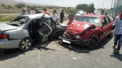 ارتفاع عدد الوفيات إلى 4 أشخاص نتيجة تصادم سيارتين بالعريش