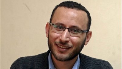 محمود عبد الدايم يكتب: أن تواجهك على «زجاج نافذة»