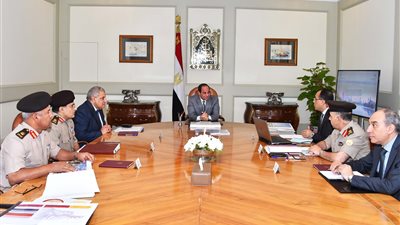 السيسي يبحث تصميمات العاصمة الإدارية الجديدة.. يطلق إشارة بدء التنفيذ.. يؤكد أهمية صداقة المشروع للبيئة.. يستعرض الخطوات التنفيذية لإنشاء العلمين الجديدة.. ويطلع على مشروعات الطرق والكباري الجديدة