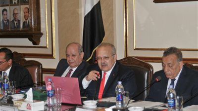 مجلس جامعة القاهرة يقرر تدعيم الأمن الإداري بـ١٥٠ فردا جديدا