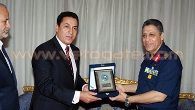 بالصور.. محافظ الشرقية يهنئ مدير الكلية الجوية بمناسبة ذكرى أكتوبر