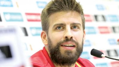 حرمان «بيكيه» من قيادة سيارته في إسبانيا