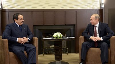 «بوتين» يلتقي «ملك البحرين» ويشيد بالعلاقات بين البلدين