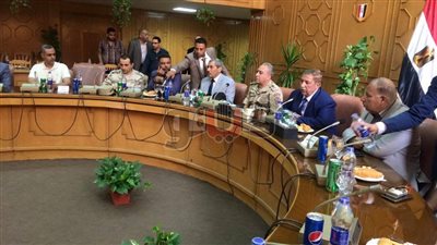 محافظ الإسماعيلية يقدم عرضا عن المشروعات القومية لوفد أكاديمية ناصر