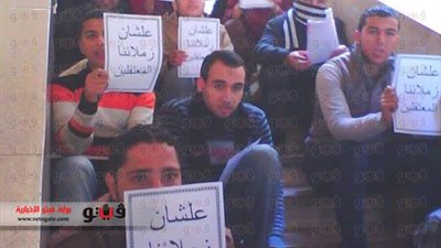 بالصور.. إضراب طلاب 