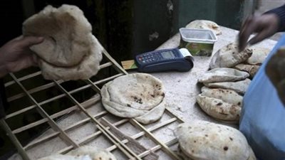 قراء «فيتو» يرفضون قرار قصر صرف الخبز على محل الإقامة