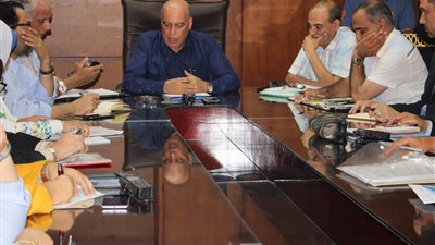 وكيل تعليم الغربية يناقش الاستعداد للعام الجديد (صور)