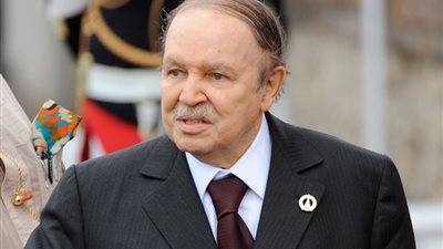 مصادر طبية تنفى إصابة الرئيس الجزائرى بشلل نصفى