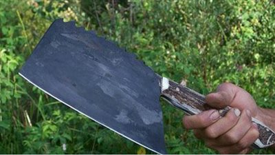 مفتش ضرائب يعتدي على زميله بساطور داخل المصلحة بالعمرانية