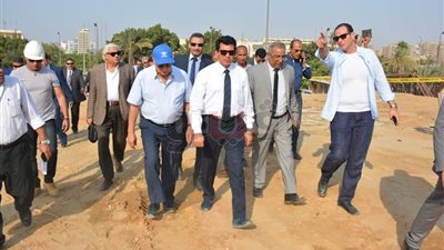 وزير الرياضة يتفقد مشروع مضمار الدراجات بإستاد القاهرة (صور)