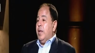 وزير المالية يحبس دموعه: المسئولية كبيرة (فيديو)