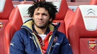 النني على مقاعد بدلاء أرسنال أمام بازل في دوري أبطال أوروبا