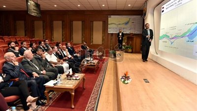 وفد مبادرة «الشرق والغرب» يتفقد قناة السويس