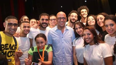 أشرف عبد الباقي في ضيافة «مدد» و«نظرة» على مسرح الجيزة الثقافي