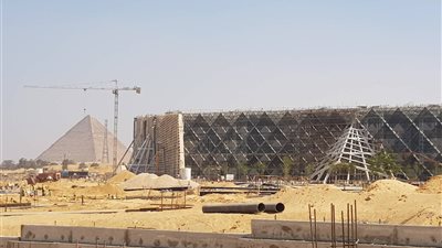 ١٠ صور ترصد قرب انتهاء تجهيزات الوجهة الخارجية للمتحف الكبير