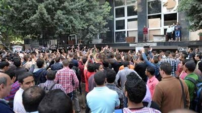 تجمهر طلاب مدرستي ثانوى بشبرا الخيمة احتجاجًا على درجات السلوك