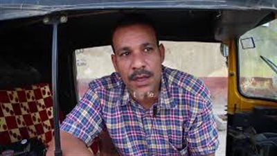 «توك توك» عصام لنقل مرضى السرطان والكلي مجانا.. «تقرير مصور»