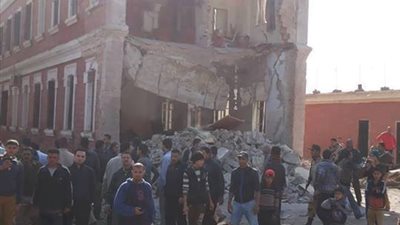 محافظ الشرقية ونائبه يتجهان لمكان حادث تفجير مبنى المخابرات