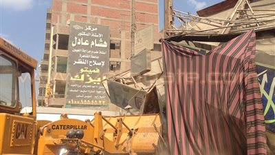 بالصور.. «شرق شبرا الخيمة» يشن حملة لإزالة الإشغالات بميدان بهتيم