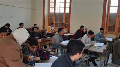 46 ألفا و946 طالبا بالصف الأول الثانوي بالدقهلية يؤدون امتحان الأحياء ورقياً
