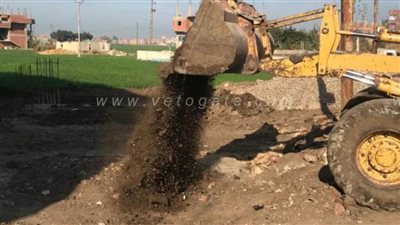 إزالة مبنى مقام بالمخالفة بـ«القنايات» في الشرقية