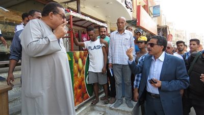 مدير أمن الإسماعيلية للمخالفين:«سيبوا الرصيف للناس تمشي عليه»