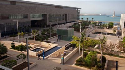 مكلارين تتعاون مع جامعة الملك عبدالله للعلوم لتطوير السيارات الكهربائية