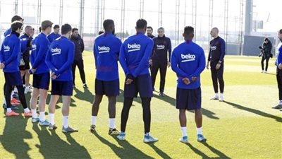 برشلونة يخوض أول تدريباته تحت قيادة مدربه الجديد| صور