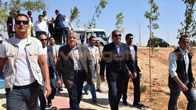 بالصور.. محلب وعبد العزيز يفتتحان مركز التنمية الرياضية بأسيوط