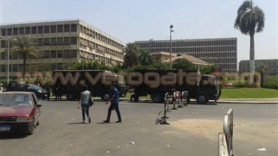 الفيديو والصور.. الشرطة تمشط محيط جامعة القاهرة تحسبًا لانطلاق تظاهرات