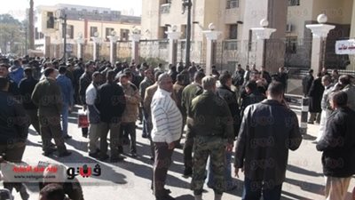 عمال أسمنت أسيوط المحالون للمعاش المبكر يهددون بالاستيلاء على المصنع