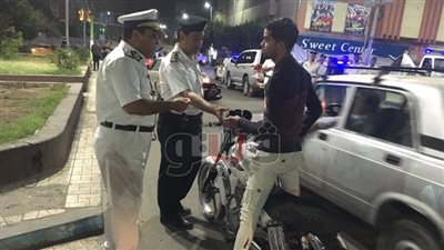 بالفيديو والصور.. حملة مرورية لضبط المخالفات في الإسماعيلية