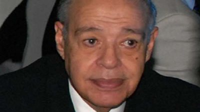 إبراهيم سعدة يصل مطار القاهرة بعد رفع اسمه من قوائم ترقب الوصول