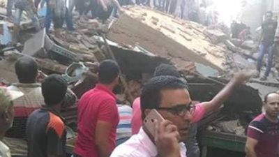 العثور على 10 أشخاص تحت أنقاض عقار منهار في دمياط