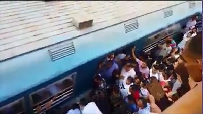 أول فيديو للحظة محاولة انتحار فتاة بمترو عزبة النخل