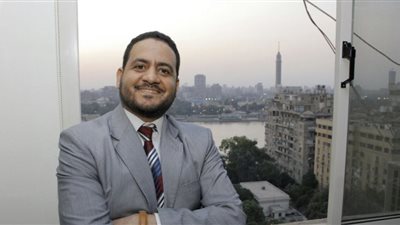 استشاري نفسي يقترح إنشاء أكشاك للفضفضة بالمترو لمنع الانتحار